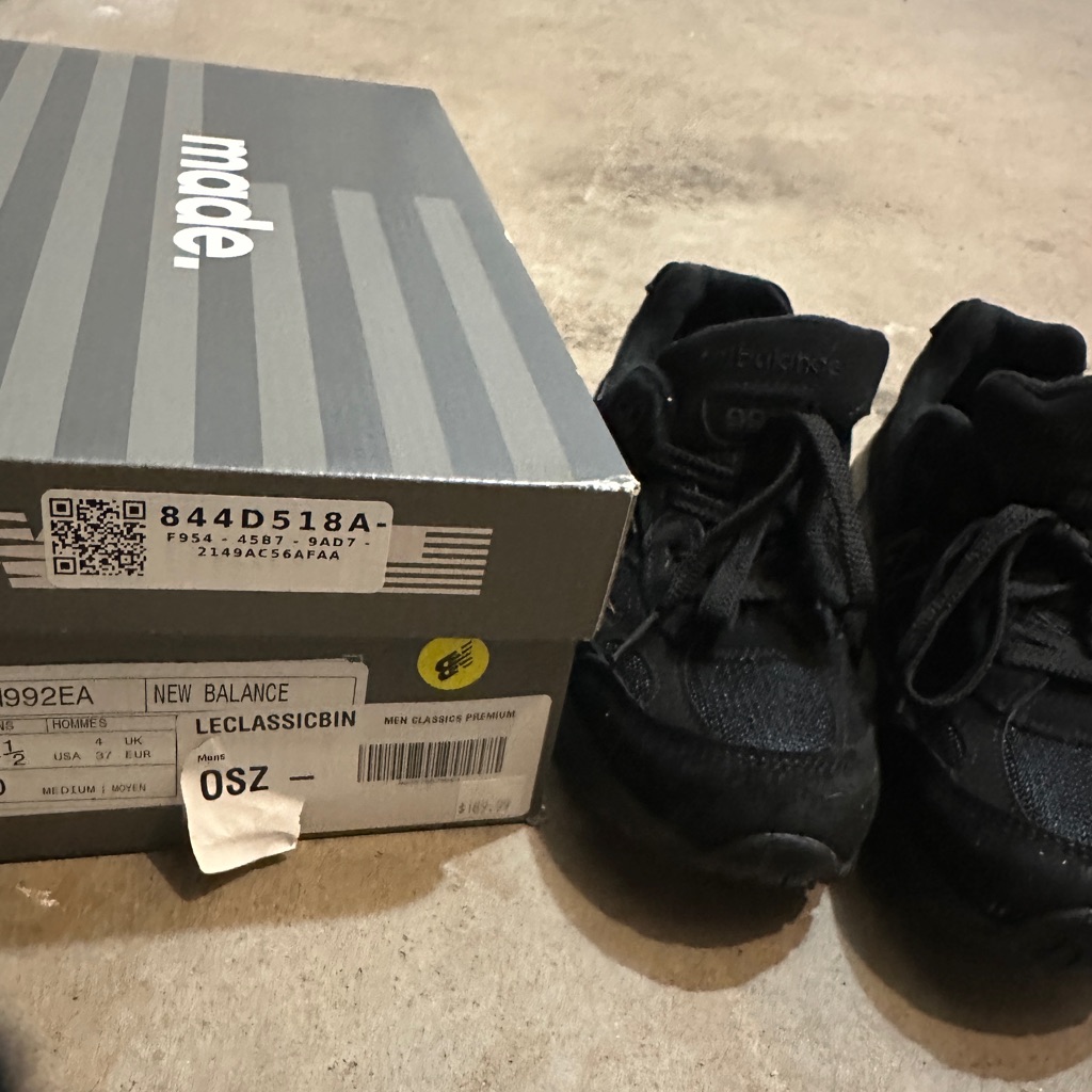 New Balance 992 Triple Black